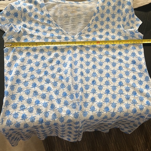 Lilly Pulitzer XS V-Neck Etta Top in Resort White Toe to Toe Sea Turtles EUC - Picture 6 of 7